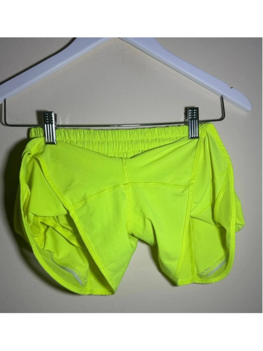 Lululemon Hotty Hot Athletic Shorts in Neon Yellow Sz 4